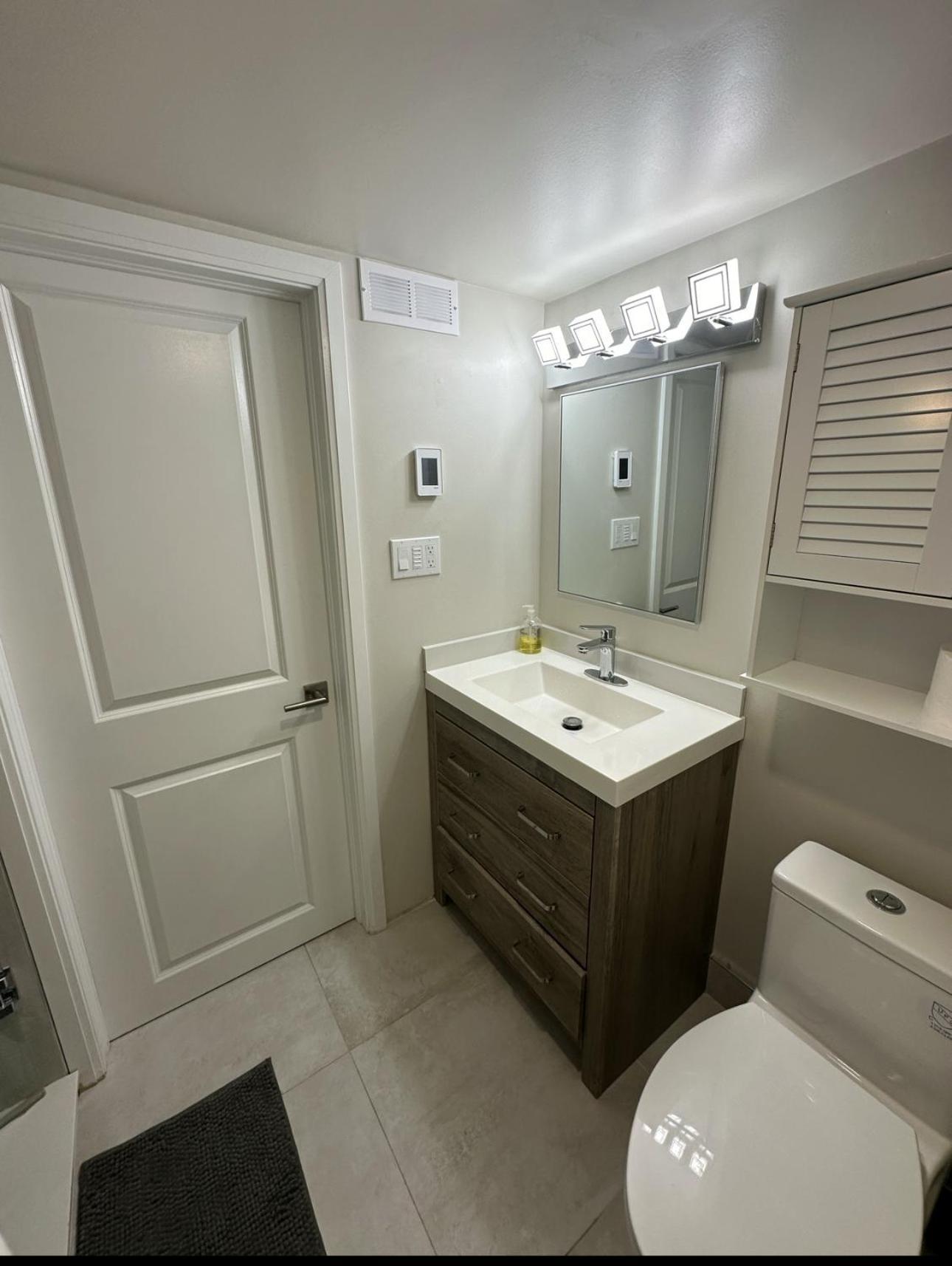 Pvt Near Waterloo Airport & Minutes To Downtown *