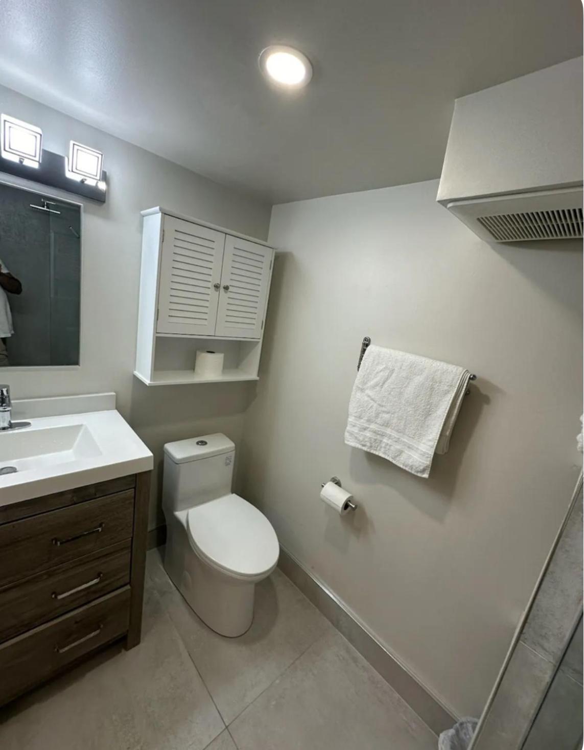 Pvt Near Waterloo Airport & Minutes To Downtown Apartment *