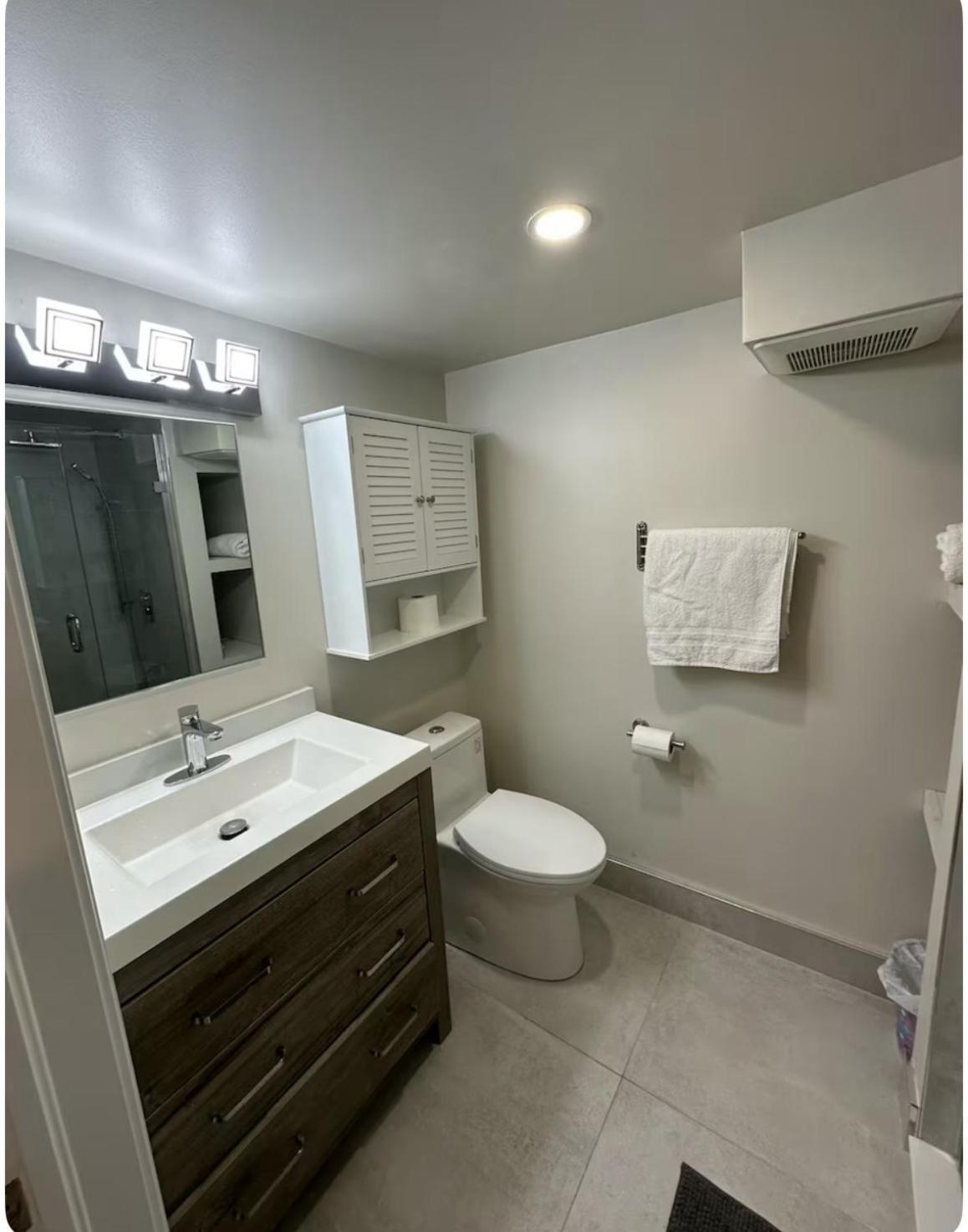 Pvt Near Waterloo Airport & Minutes To Downtown Kitchener