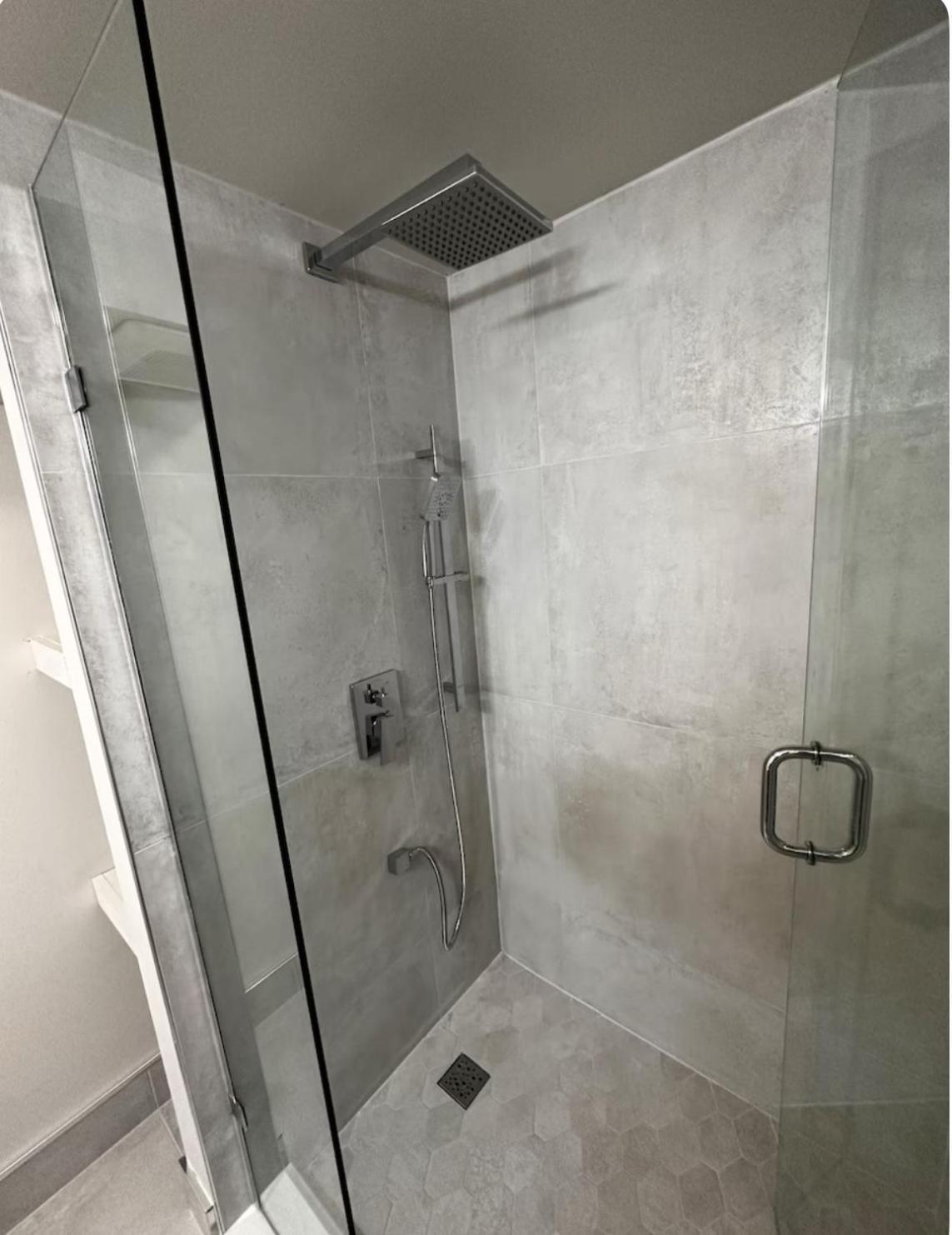 Pvt Near Waterloo Airport & Minutes To Downtown *