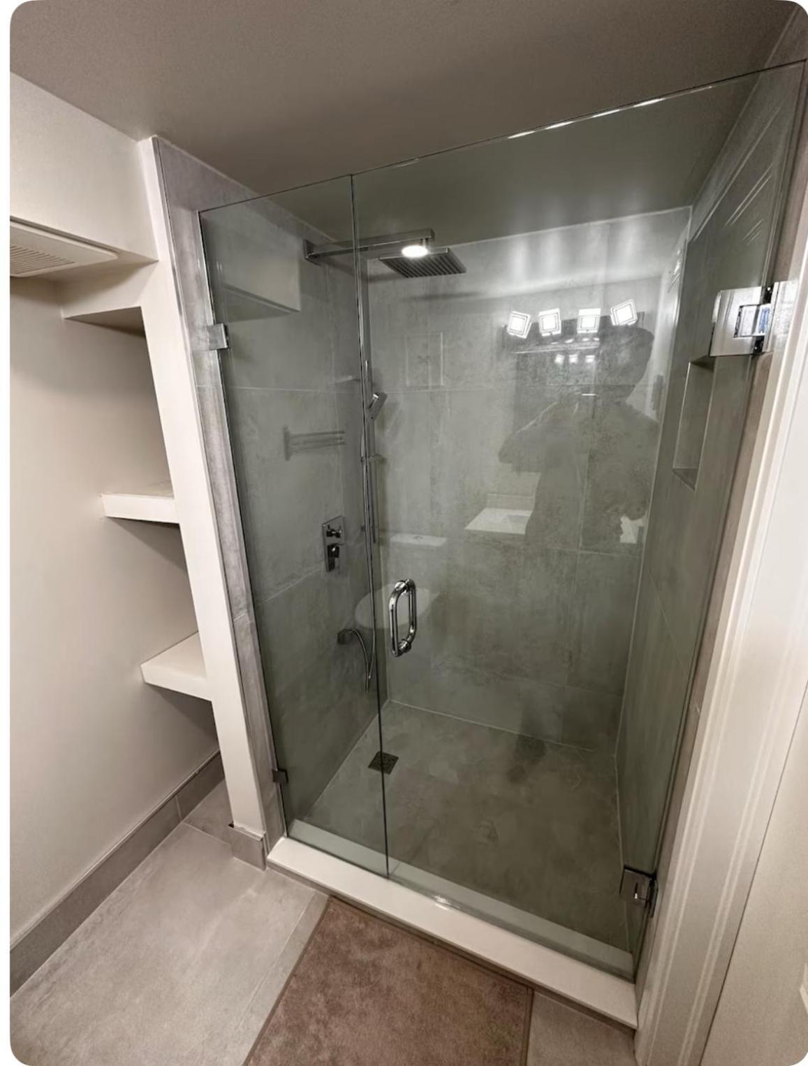 Apartment Pvt Near Waterloo Airport & Minutes To Downtown *