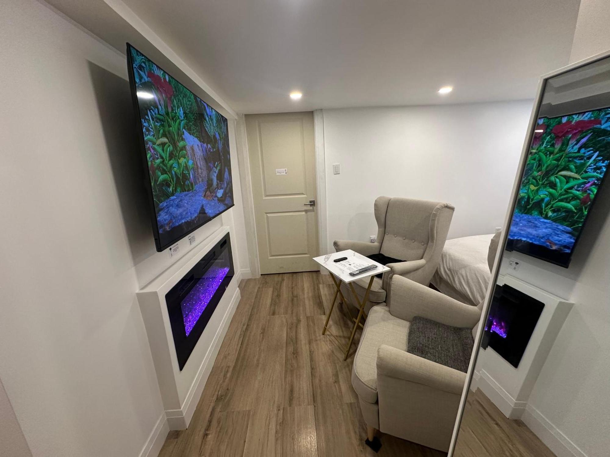 Pvt Near Waterloo Airport & Minutes To Downtown Kitchener