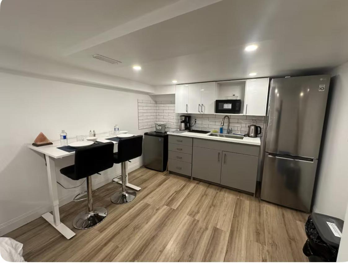 Apartment Pvt Near Waterloo Airport & Minutes To Downtown