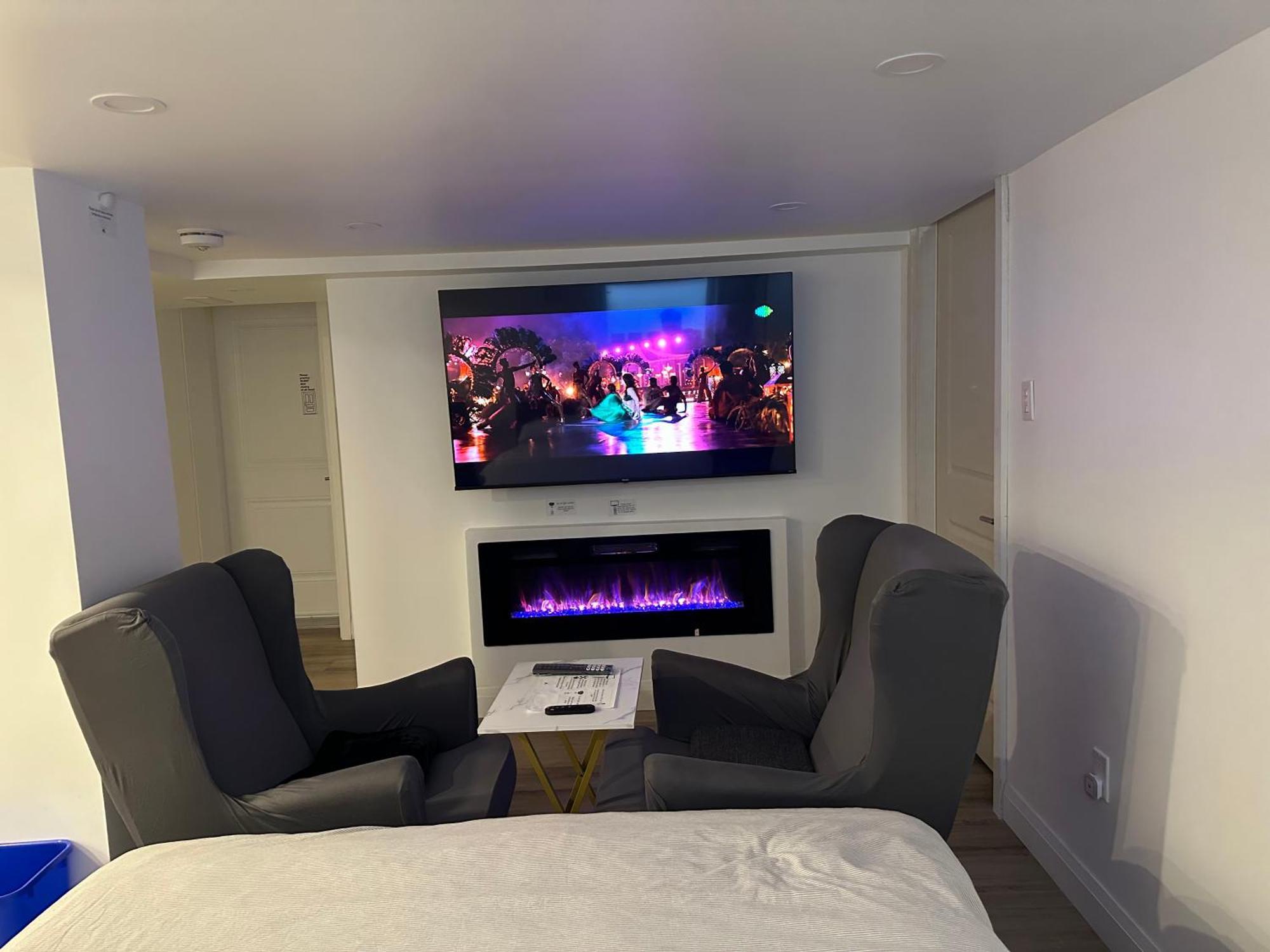 Pvt Near Waterloo Airport & Minutes To Downtown Apartment