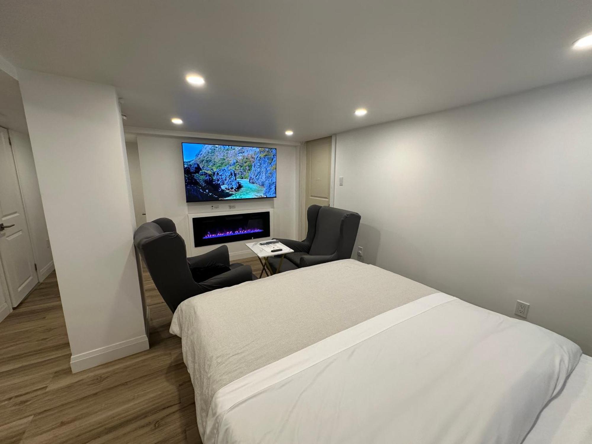 Pvt Near Waterloo Airport & Minutes To Downtown Apartment Kitchener