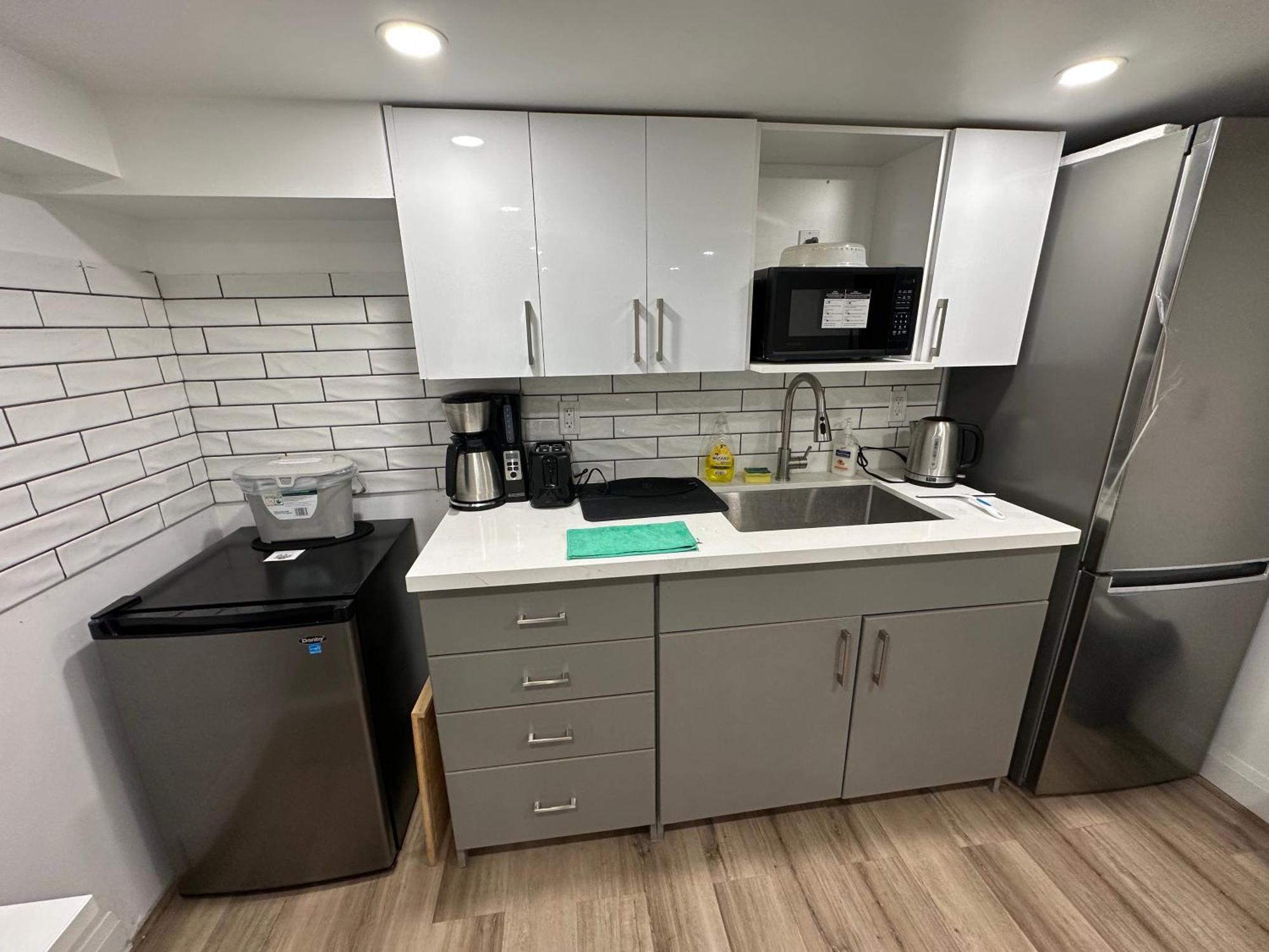 Pvt Near Waterloo Airport & Minutes To Downtown * Kitchener