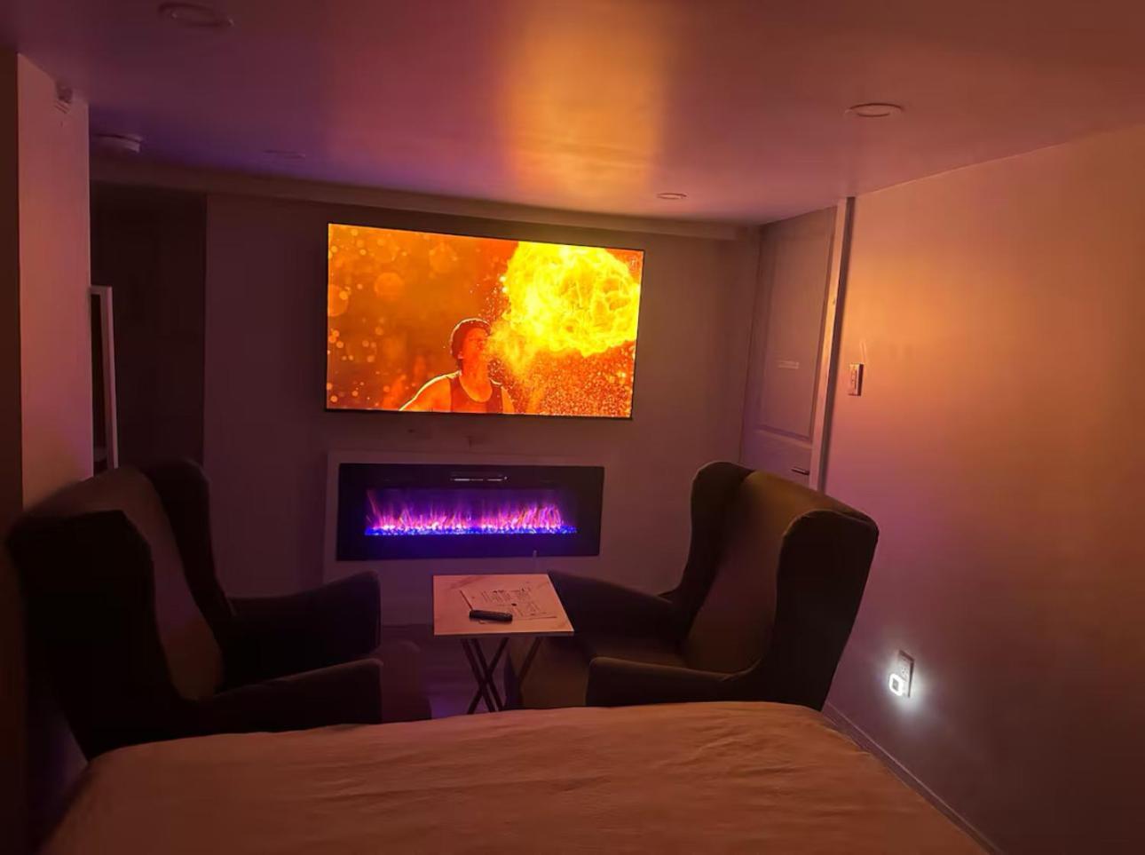 Apartment Pvt Near Waterloo Airport & Minutes To Downtown *